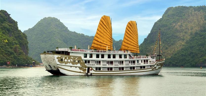 7 necessary things to bring when taking Halong Bay cruise