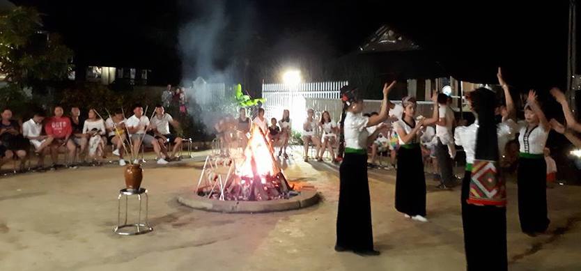 Experiencing the campfire in Lac village, Mai Chau