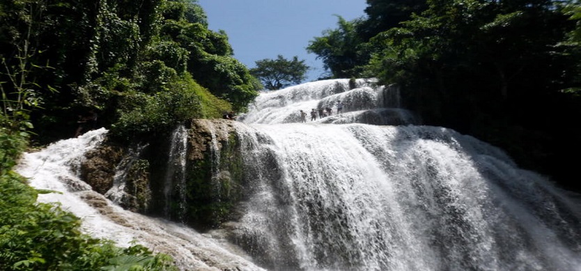 Go Lao waterfall - the highlight between heaven and earth