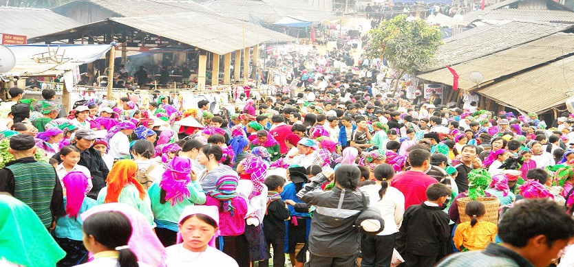 Lung Khau Nhin Market