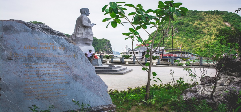 Statue of Soviet cosmonaut Titov revealed in Halong Bay
