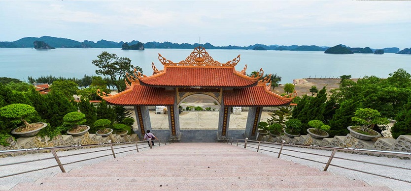 Top sacred pagodas near Halong