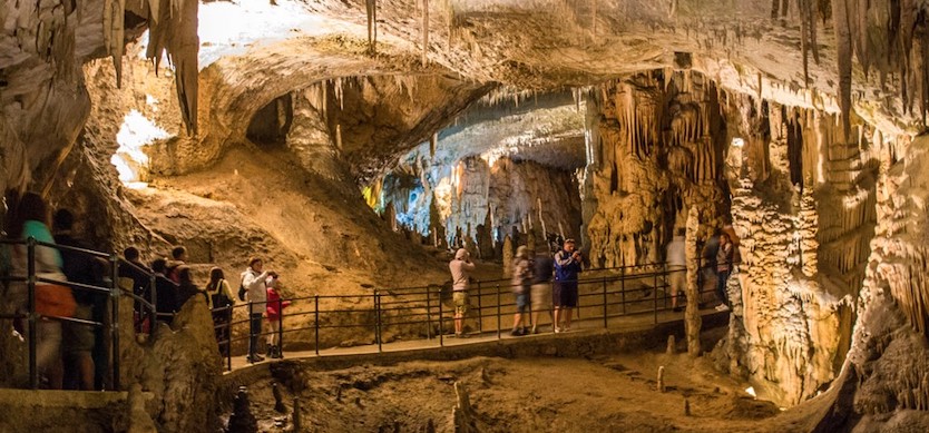 Discover Mo Luong Cave