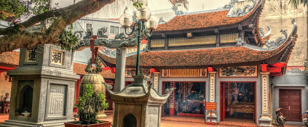Phu Tay Ho Temple 