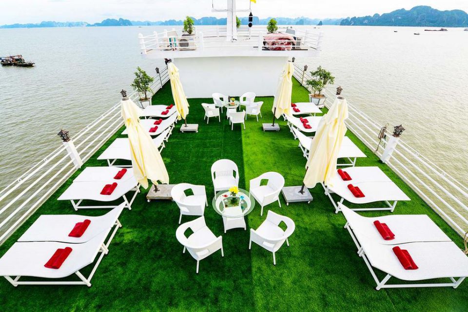vi-sun-deck-halong-silversea-palace-cruise-2-days-1-night-4