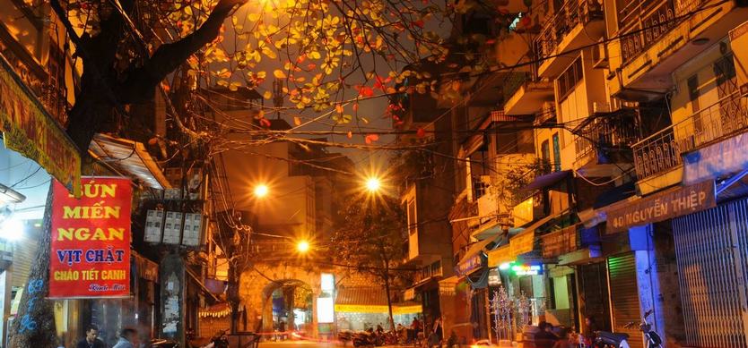Discover Hanoi at night - Why not? 