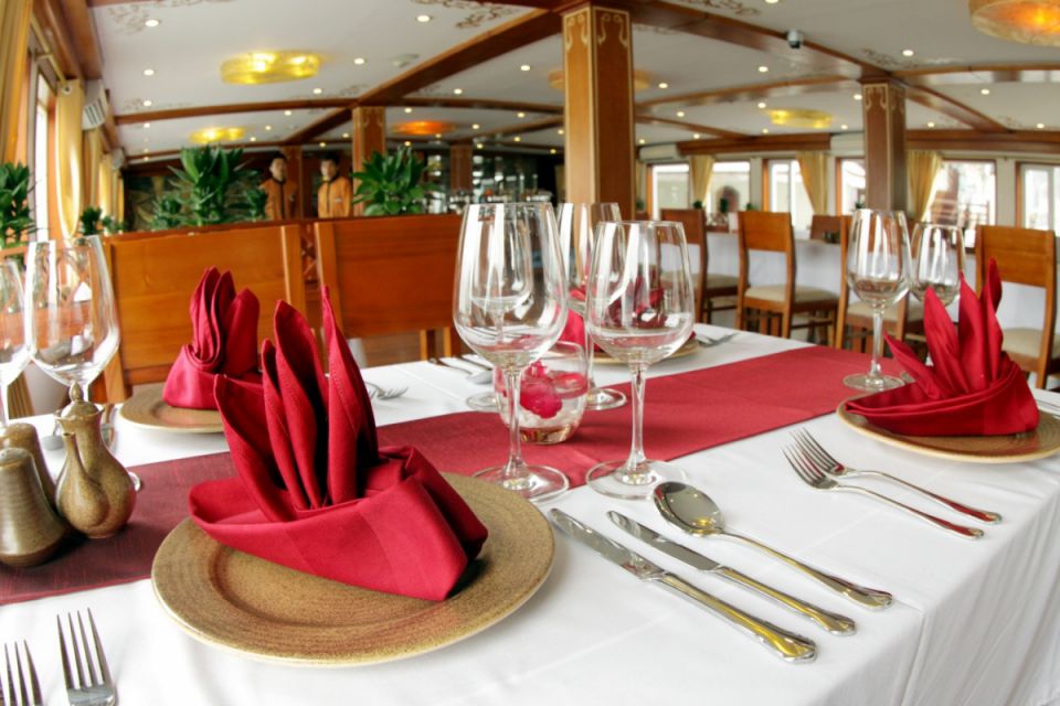 restaurant-huong-hai-sealife-cruise-3-days-2-nights-2