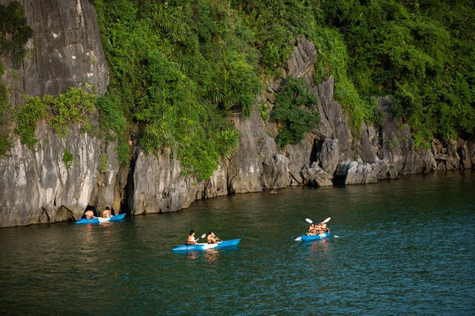 kayaking-in-halong-bay