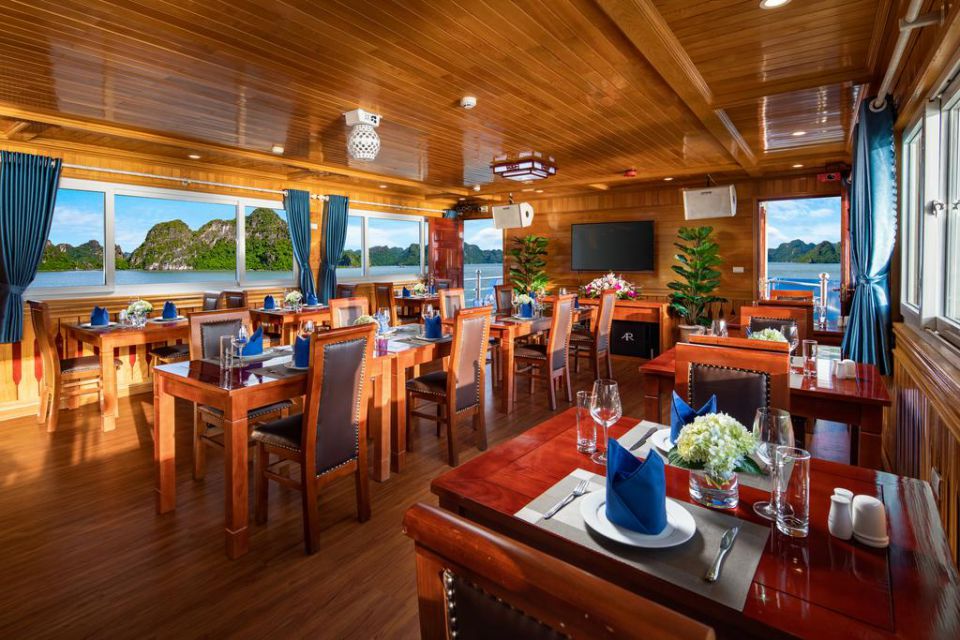 restaurant-on-cruise