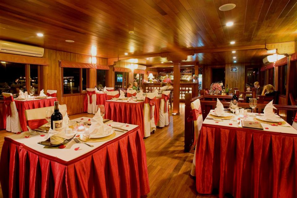 restaurant-valentine-cruise-3-days-2-nights