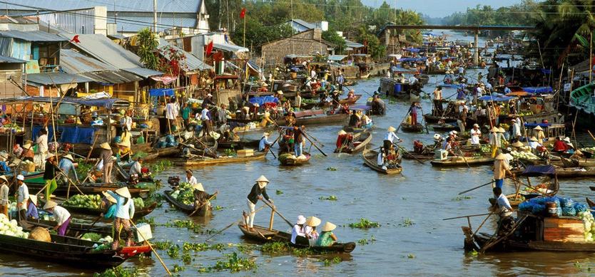 Top 5 most famous floating markets in Mekong Delta