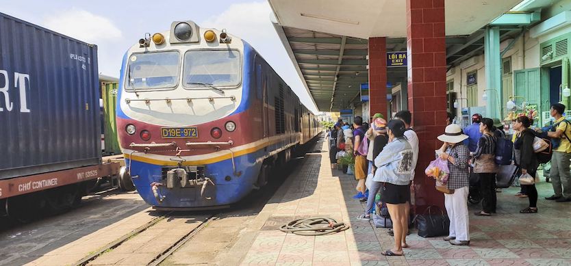 How to get to Halong Bay from Hanoi by train