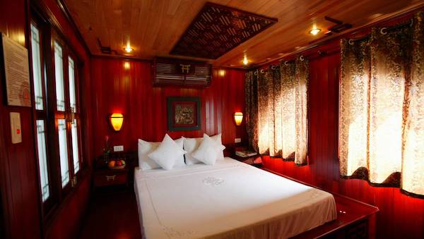Chater boat price