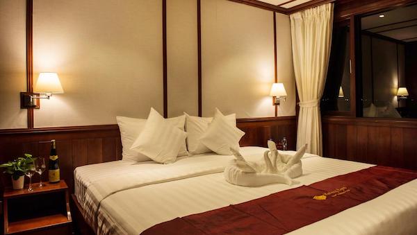 Double or twin cabin