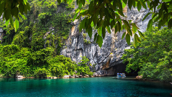 2* package - visit Phong Nha Cave