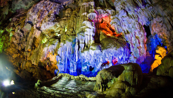 Option 1: Visit Thien Cung cave