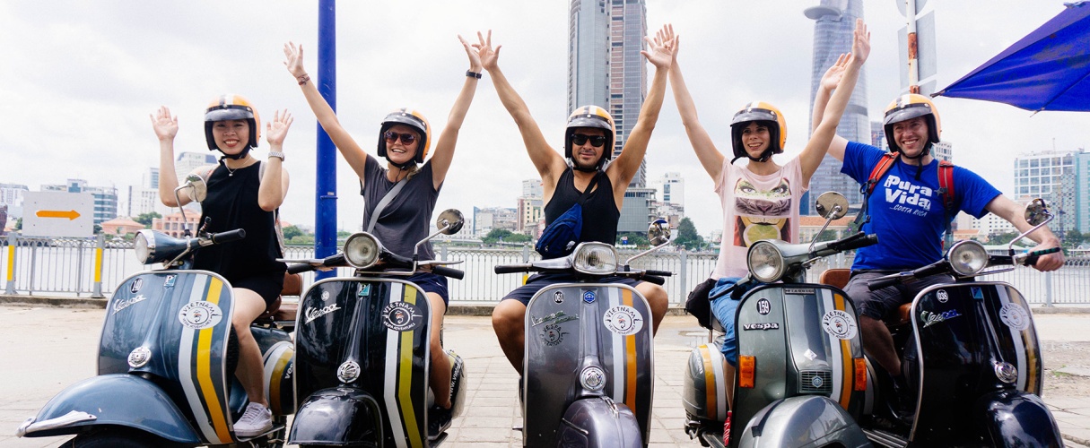 Fr-Full day tour to Cu Chi and Saigon by boat and scooter
