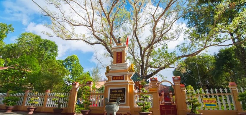 Visit the oldest 300-year-old Giac Lam Pagoda in Ho Chi Minh City
