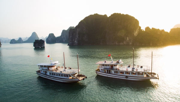 Option 1: Visit Thien Cung cave
